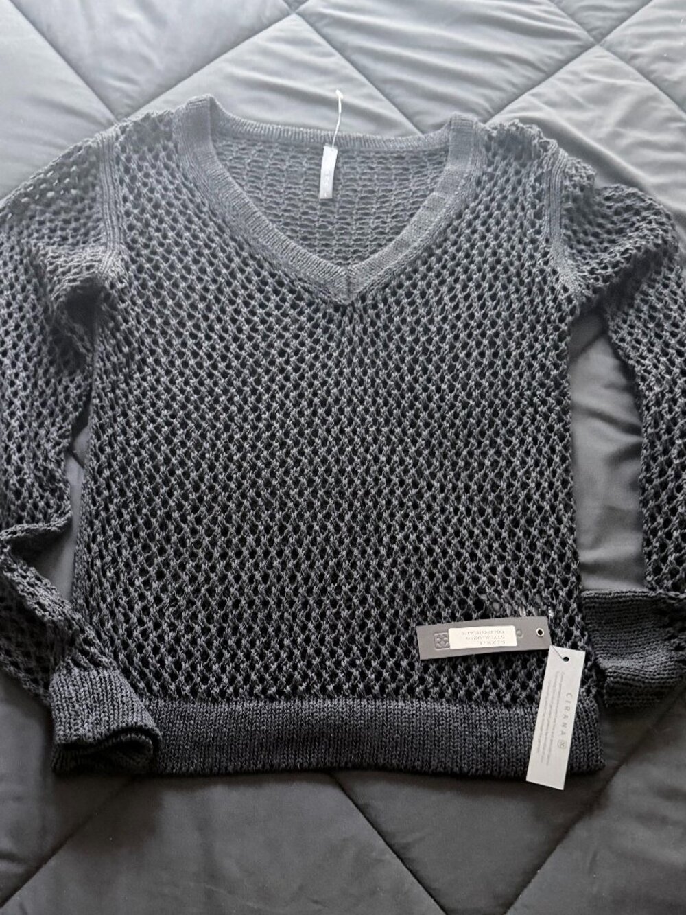 Cirana Open Knit Fishnet V-Neck Sweater Black - Size L ✨